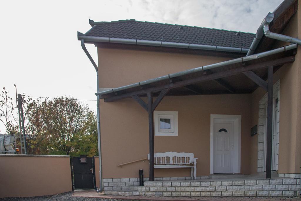 Gardi Apartman Szekszard Exterior photo